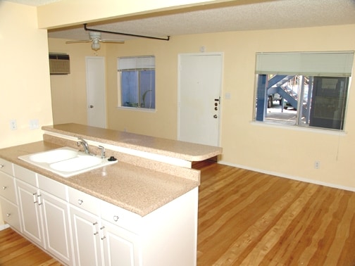 Counter Bar Toppppp - Waterston Apartments