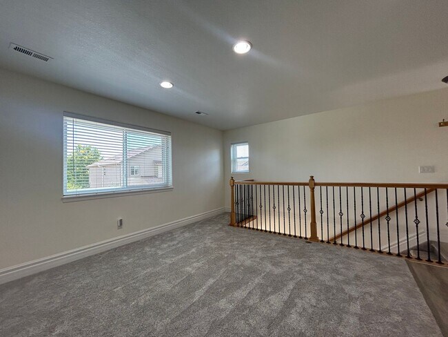 Building Photo - 9046 Shenandoah Ave