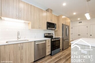 Building Photo - 5126 S Kenwood Ave