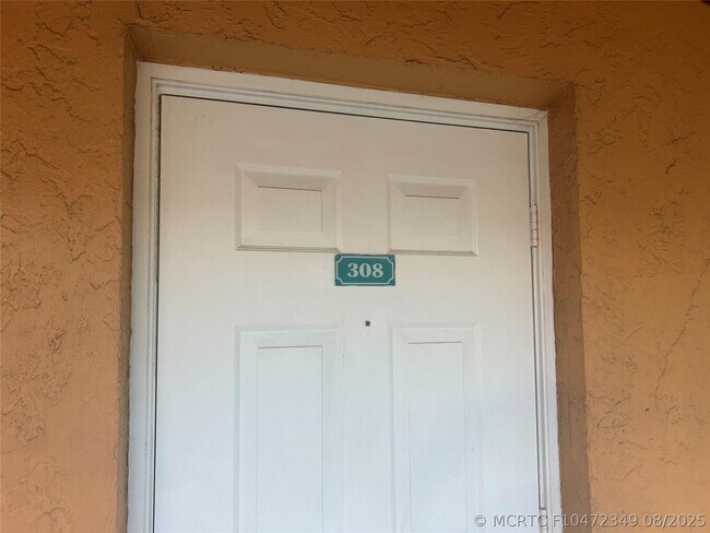 Building Photo - 6900 SW 39th St