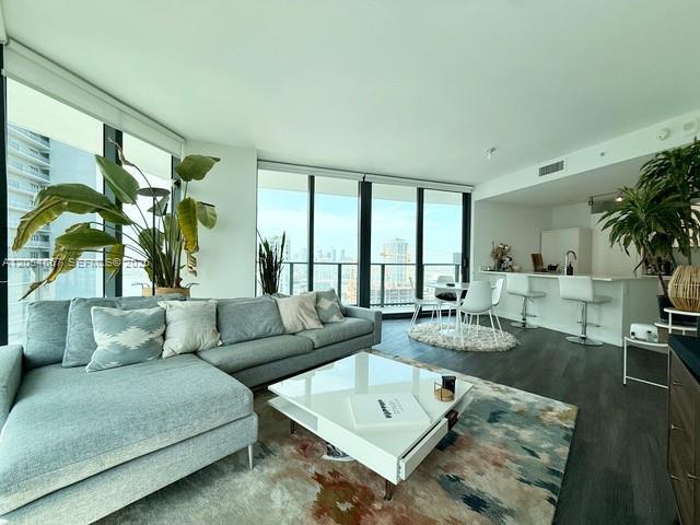 Foto del edificio - 501 NE 31st St