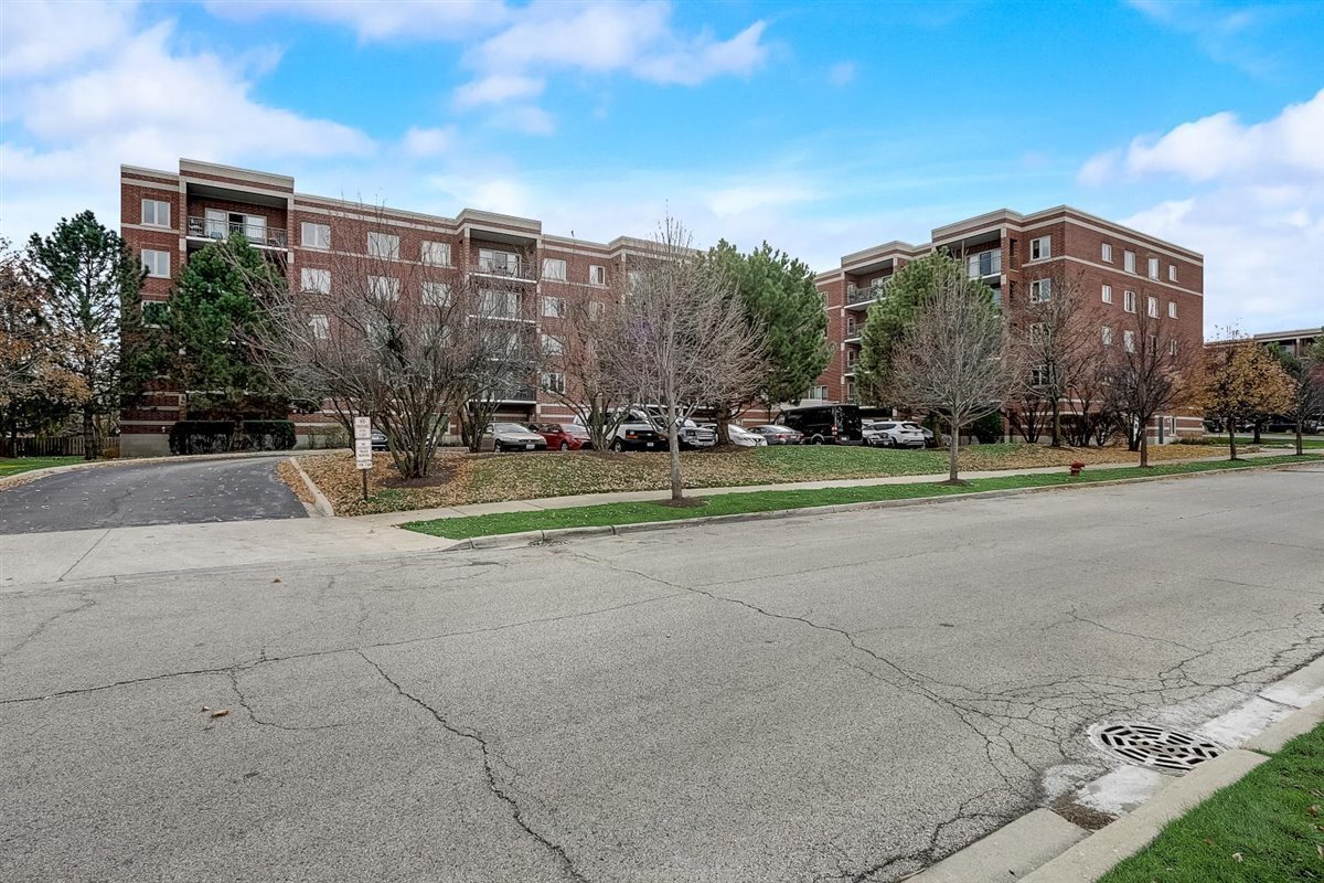 Foto principal - 6441 W Warner Ave