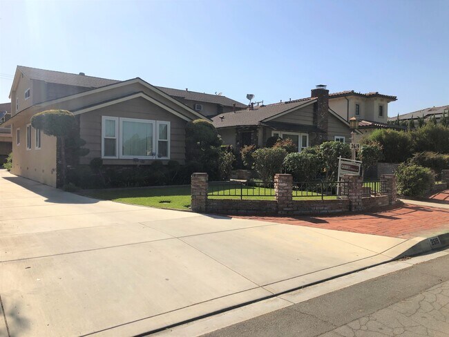 Foto del edificio - 2619 Greenfield Ave