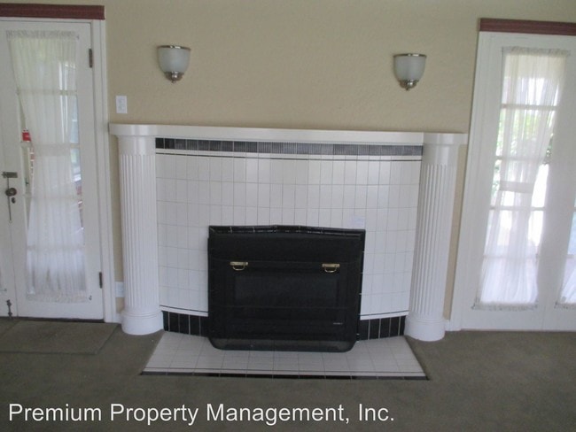 Building Photo - 5 br, 3 bath House - 1505 High St SE