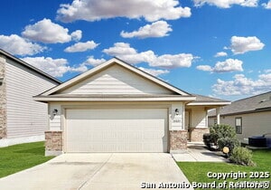 Foto principal - 10823 Airmen Dr