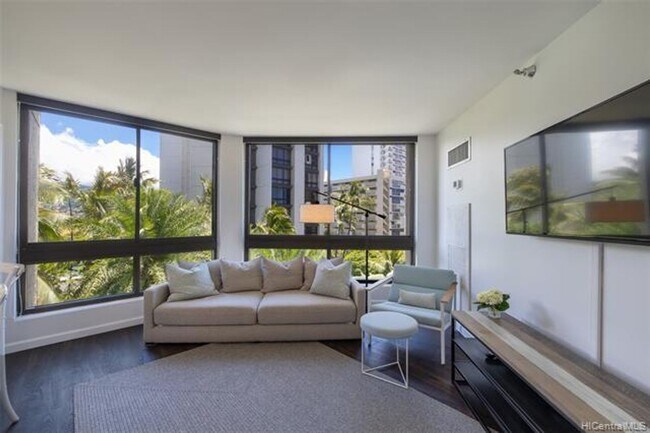 Building Photo - 1 bedroom, den with murphy bed, 1 cov parking, tropical grounds with pool, tennis courts +++++++