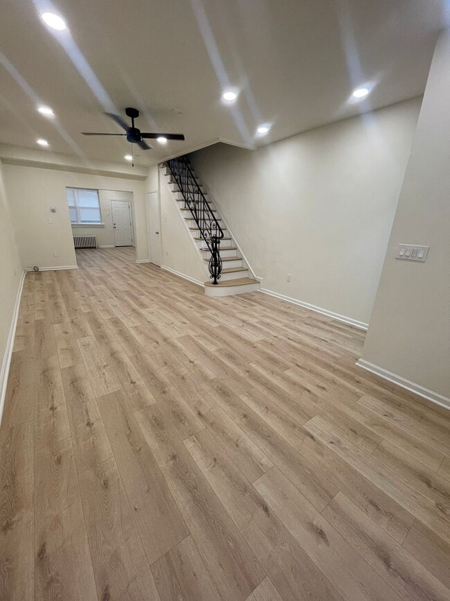 Building Photo - NEWLY UPDATED SPACIOUS 3-BEDROOM HOUSE IN ...