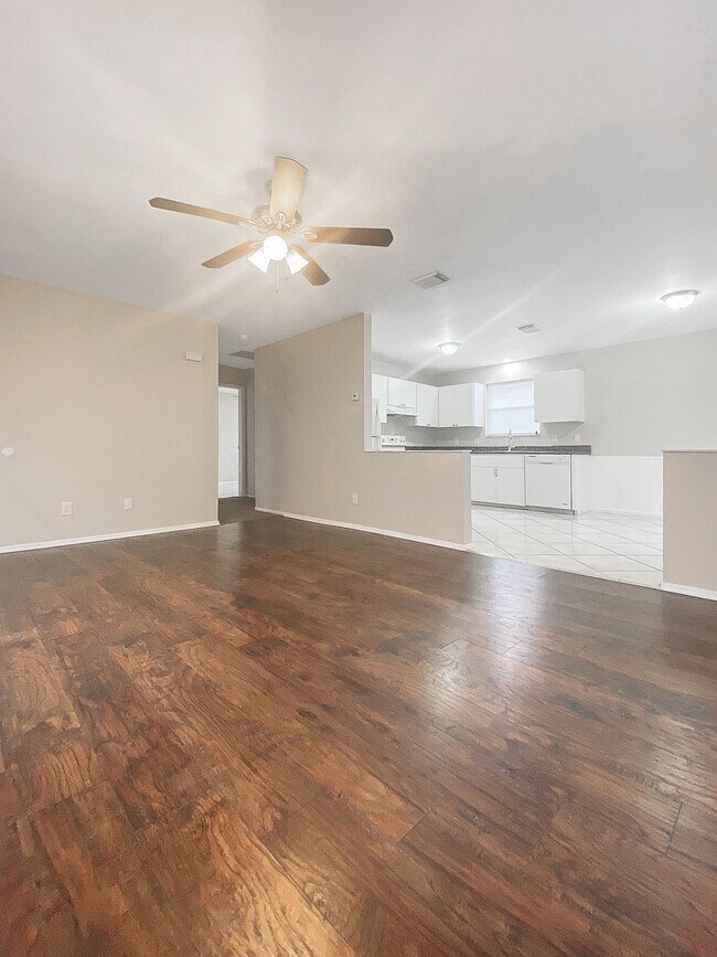 Foto del edificio - 8350 Wren Rd