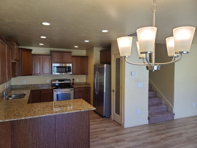 Foto del edificio - 3 Bed 2.5 Bath Available June 1st