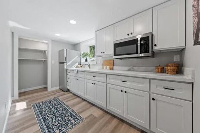 Building Photo - Spacious and Comfortable 1bed/1bath