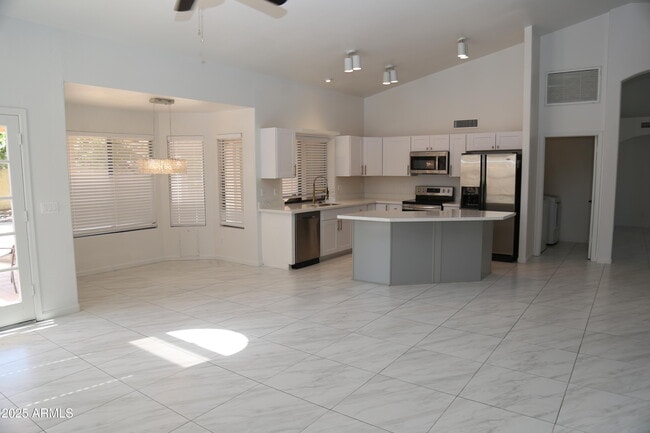 Foto del edificio - 827 W Harbor Dr