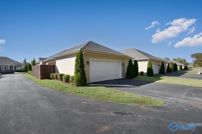 Building Photo - 90 NW Moore Farm Cir