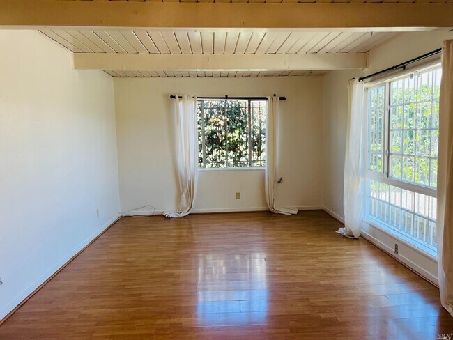 Building Photo - 621 Miller Ave