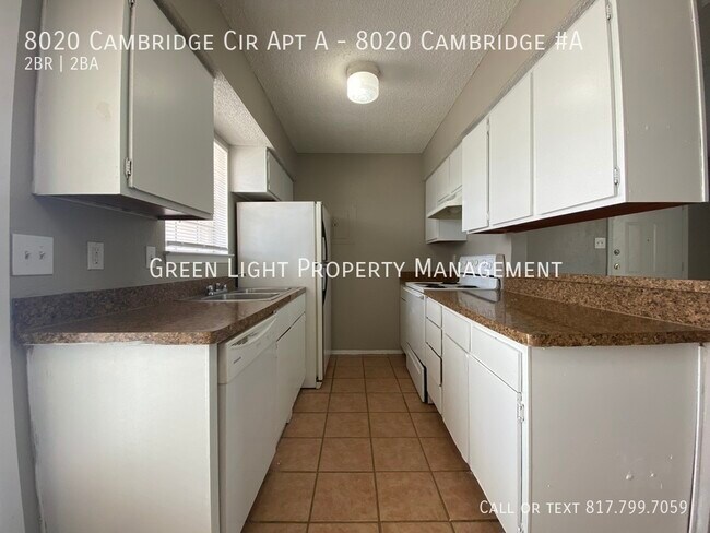 Foto del edificio - 8020 Cambridge Cir