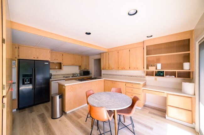 Building Photo - Breathtaking Views in Montecito Heights!