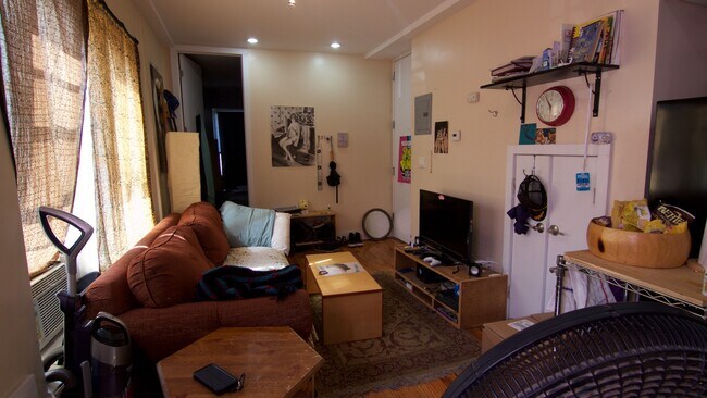 Foto del edificio - 635 Saint Marks Ave