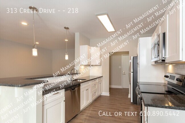 Foto del edificio - 313 Creek Dr