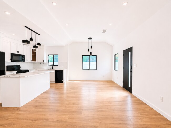 Foto del edificio - 818 N Genesee Ave