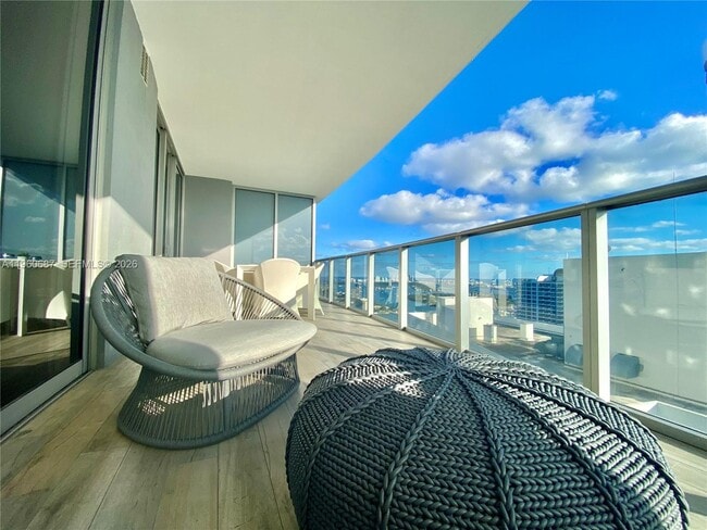 Foto del edificio - 488 NE 18th St