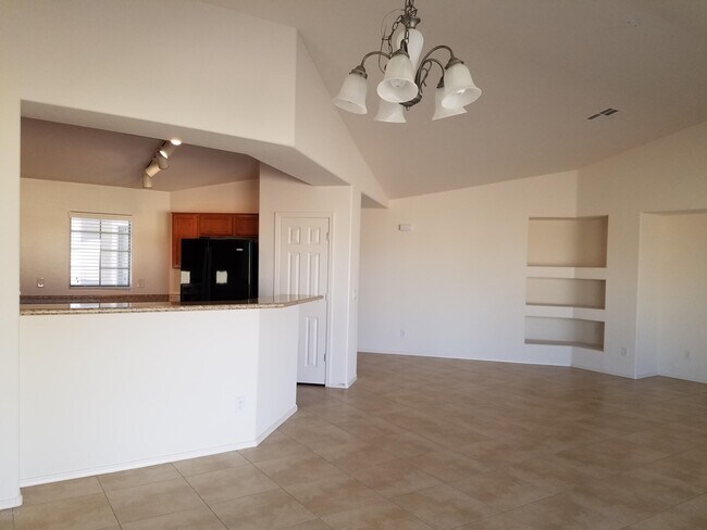 Building Photo - 1460 Sunset Dr