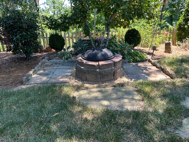 Building Photo - 840 Riverstone Ln