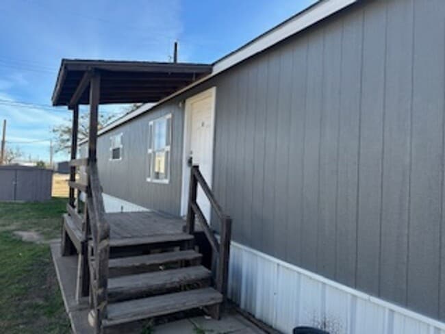 Building Photo - 3/2 single wide; all appliances provided