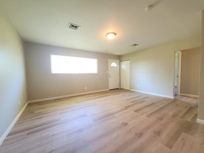 Foto del edificio - Beautiful Refurbished 3-bedroom home