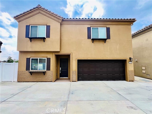 Foto principal - 21050 Cypress St