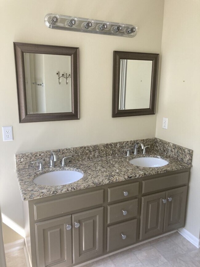 Foto del edificio - Large 3 bedroom in Jamestown subdivision!!