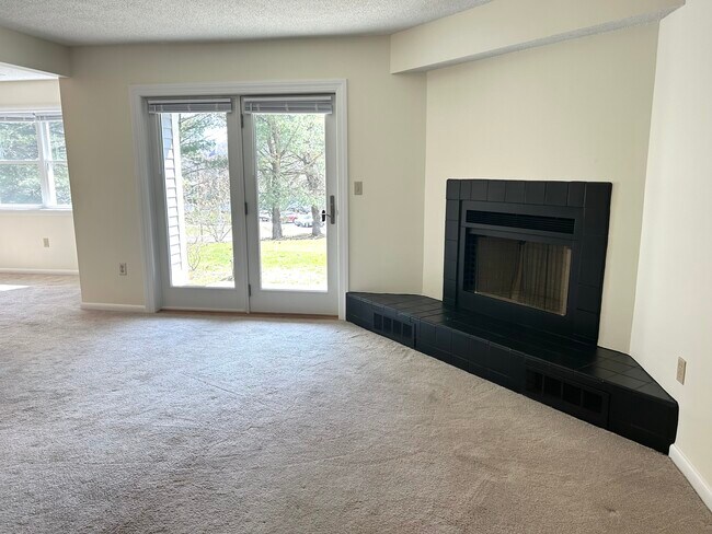 Building Photo - 405 Tuckers Ln
