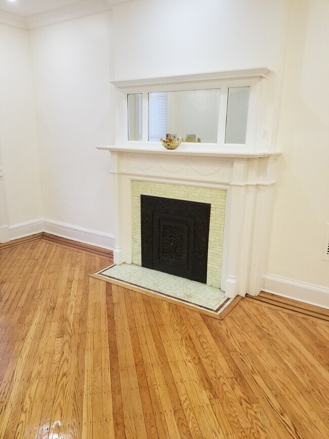 Fire Place Mantel - 121 Brooklyn Ave
