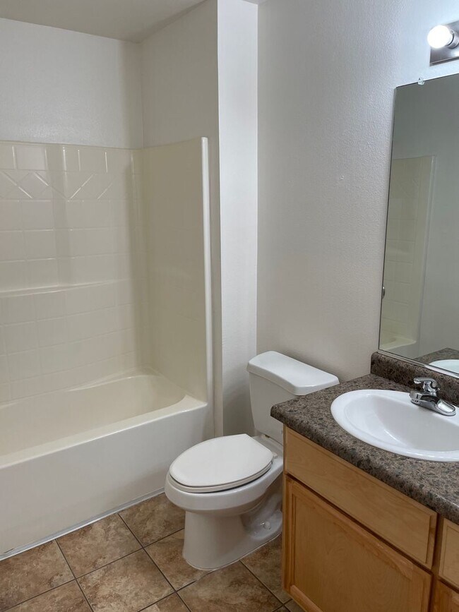 Foto del edificio - 3 Bedroom, 2 Bathroom House with a 2-Car Garage