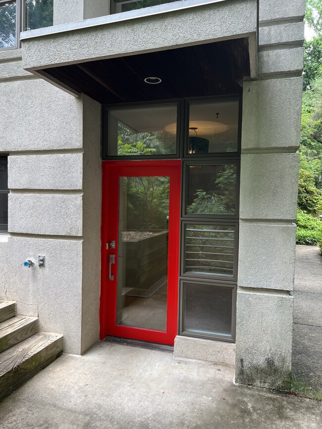Foto del edificio - 10815 Hollow Rd