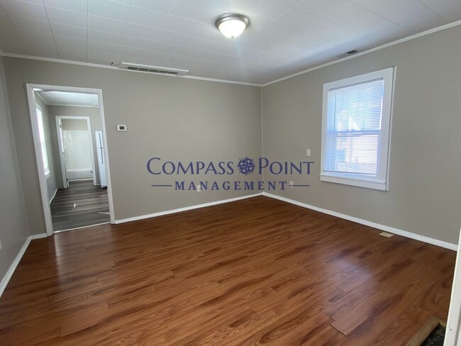 Building Photo - Spacious 1 bedroom and 1 bath house! FIRST MONTH RENT FREE!!!