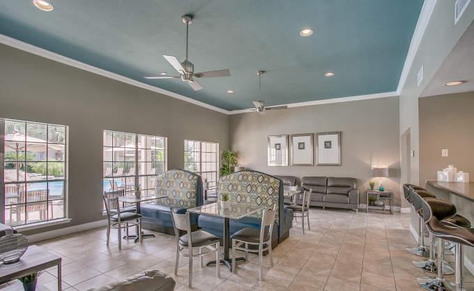 Foto principal - 1 bedroom in Houston TX 77058