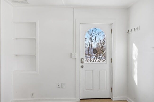 Foto del edificio - Charming 1-Bed, 1-Bath ADU in Lake Orion!