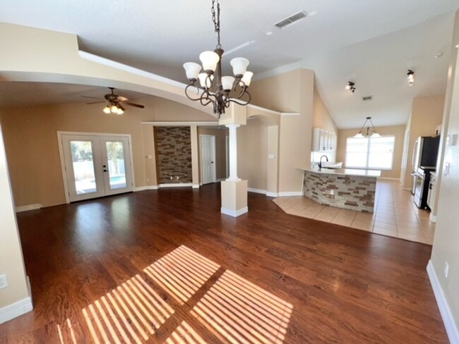 Building Photo - Apopka - 4 Bedroom, 2 Bathroom ( POOL HOME...