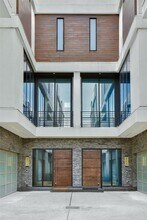 Building Photo - 819 W 24th St