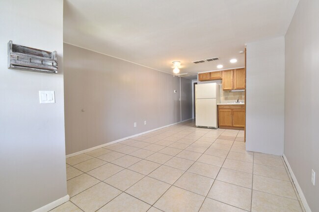 Foto del edificio - 639 Dogwood Ct