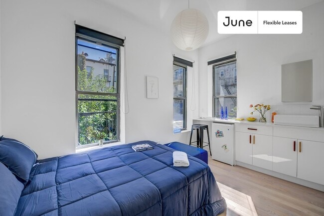 Building Photo - Spacious ROOM at The Maison Suydam