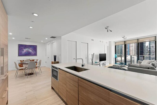 Foto del edificio - 1300 S Miami Ave