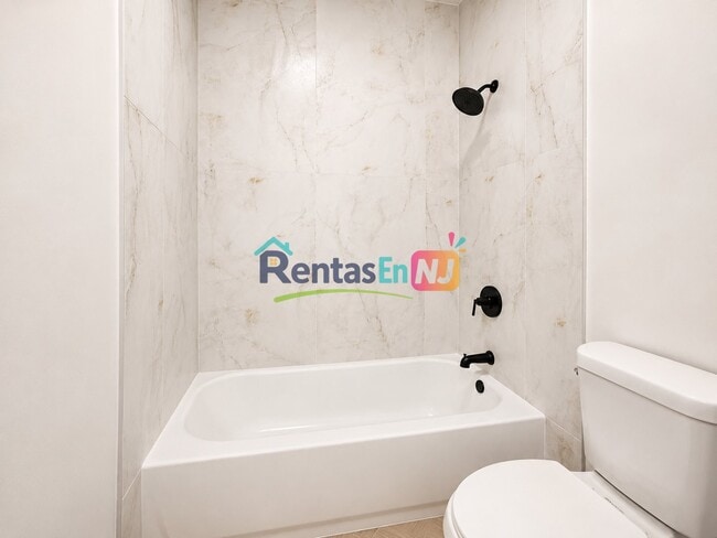 2 Bedrooms at 319 Hawthorne Ave #319/2L, Newark NJ — photo 7