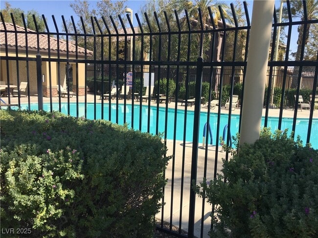 Building Photo - 6868 Sky Pointe Dr