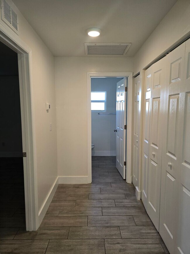 Foto del edificio - Duplex for rent