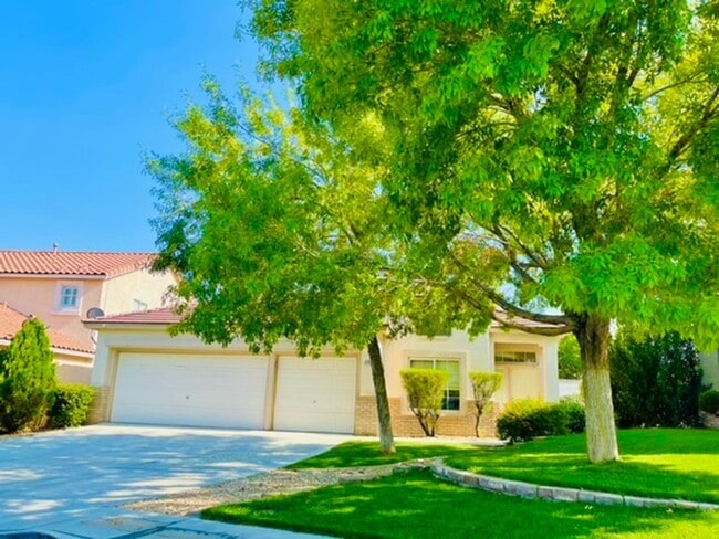 Building Photo - *WONDERFUL SINGLE STORY HOME IN "GREEN VAL...