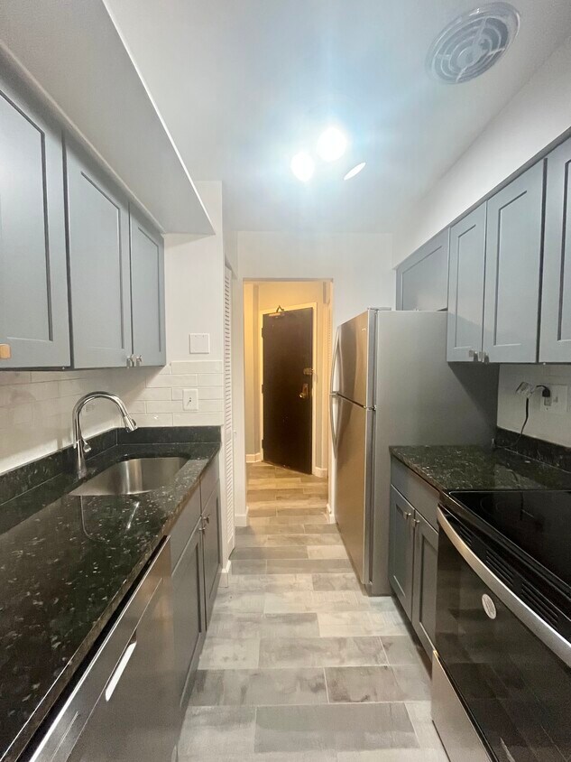 Foto principal - 3815 N Pine Grove Ave