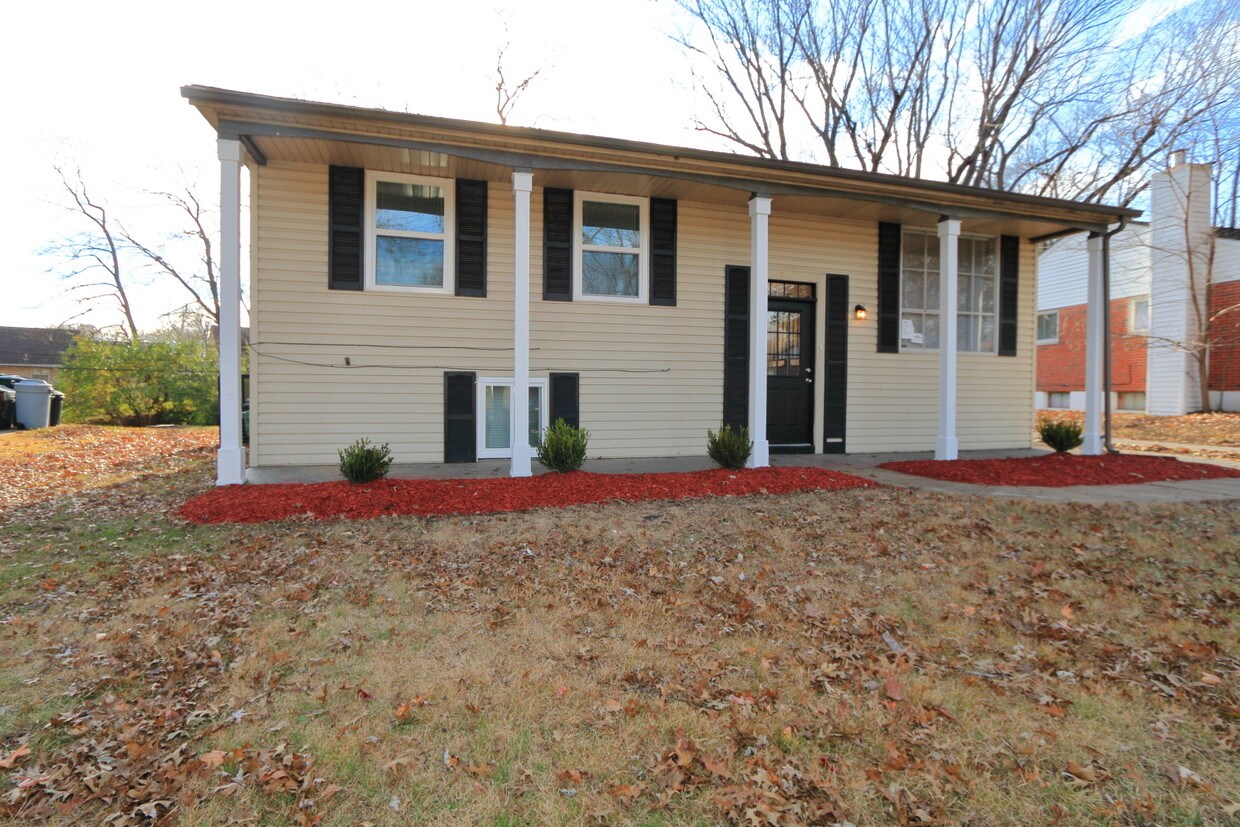 Primary Photo - 1332 Columbus Dr