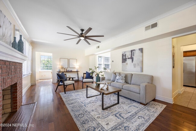 Foto del edificio - 2976 Collier Ave