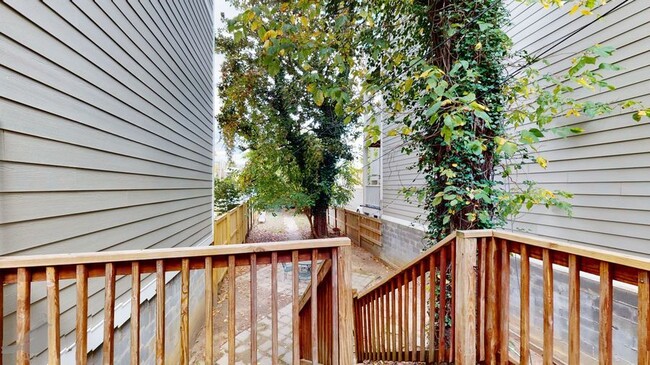 Building Photo - Picturesque Park View Home! Pet-friendly w...
