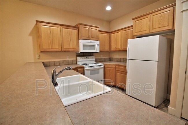 Foto del edificio - 2218 S Dorothy Ave